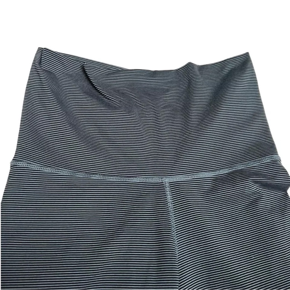 Nike Dri-Fit Striped Capri Leggings Size XS - Picture 2 of 5